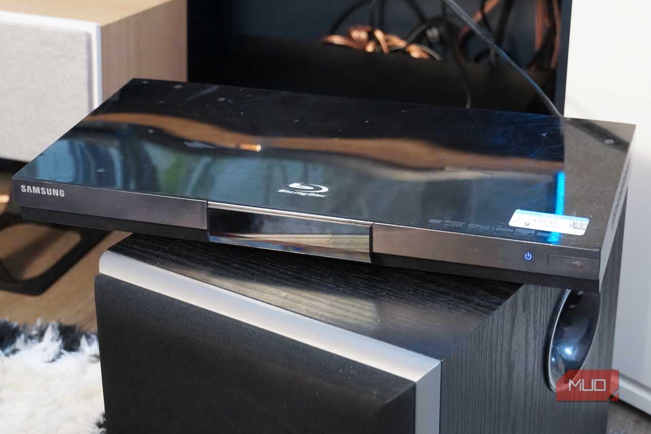A wide shot of a Samsung Blu-ray player purchased from a thrift store.