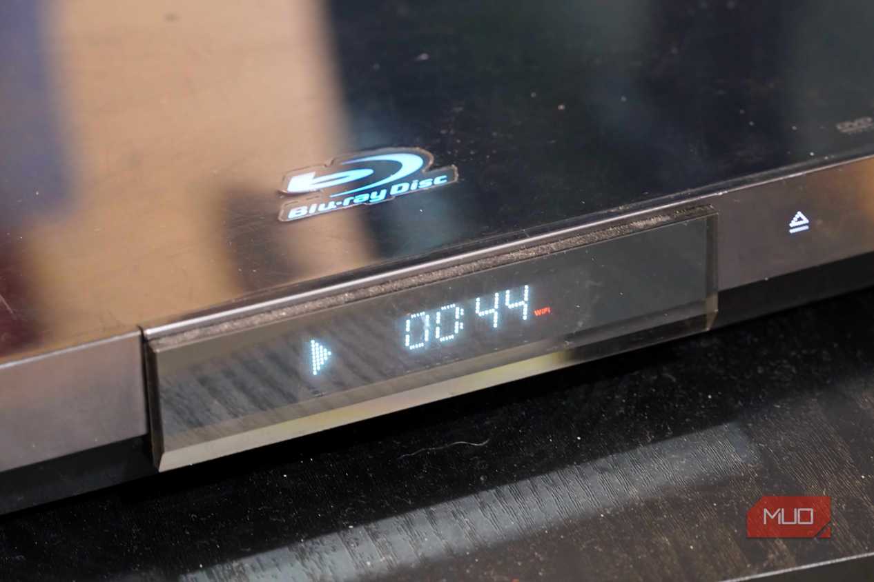 A Blu-ray player running a disc.