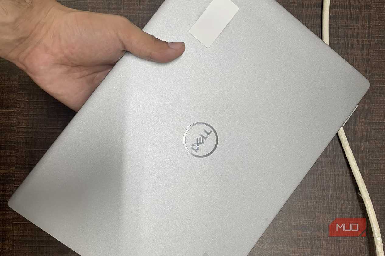 dell latitude 7440 holding