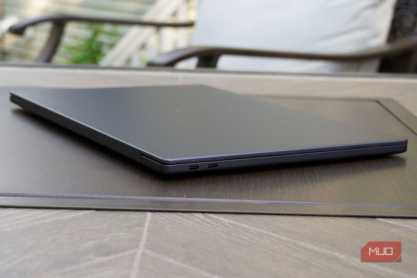 The port selection on the XPS 16.