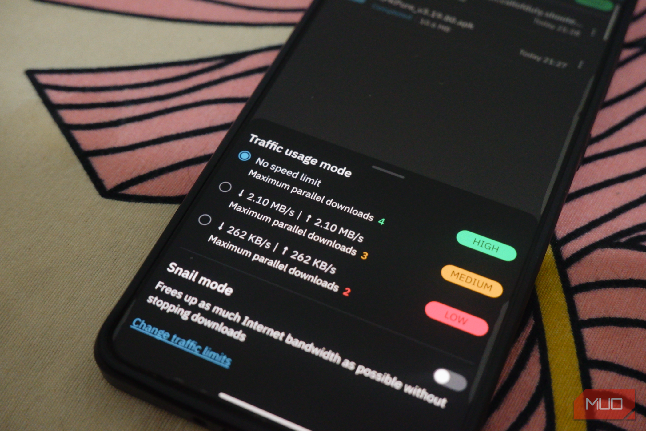 a download manager running on an Android smartphone
