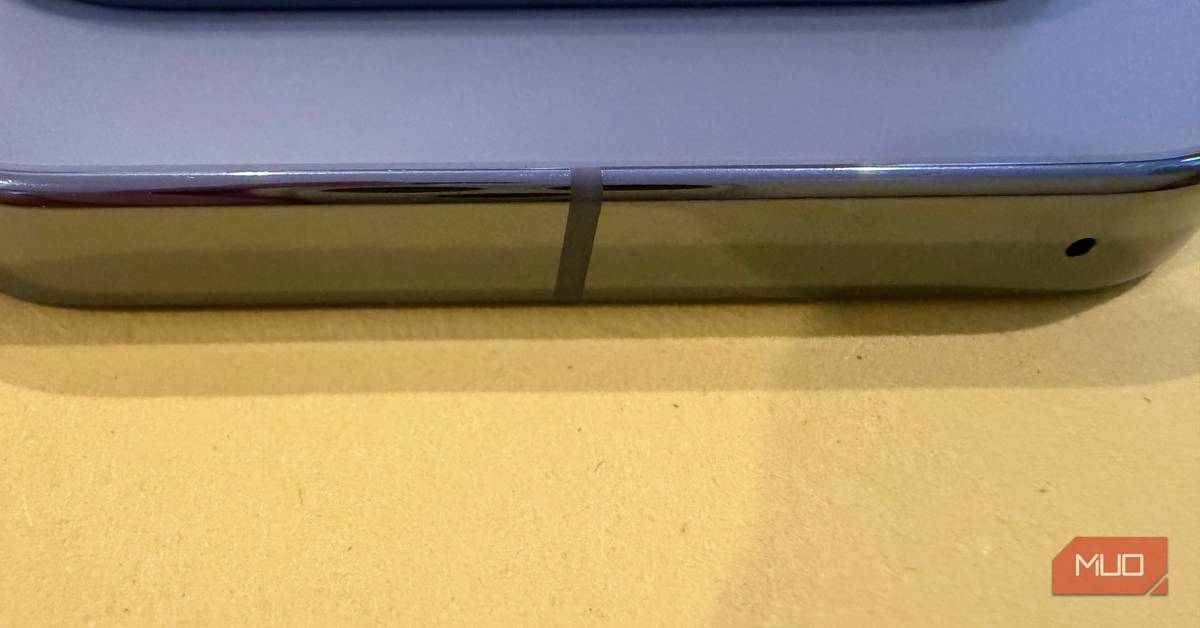 makeuseof.com - Brandon Miniman - Those weird lines on your phone exist because of a problem every phone maker has to work around