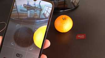 Galaxy phone using Food mode with the focus area moved to an orange off center