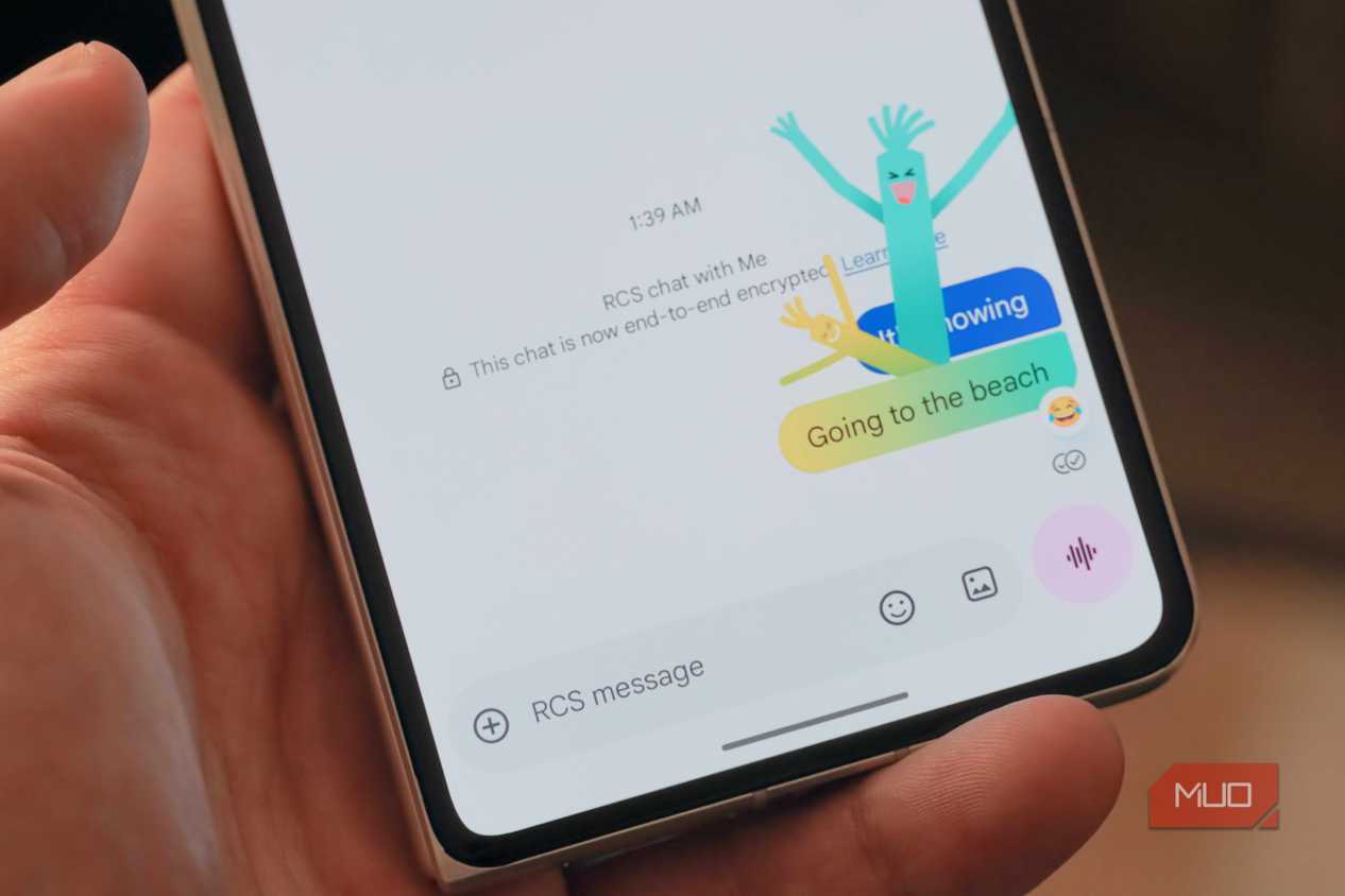 Expressive animations on the Razr Fold in the Google Messages app.