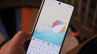 Expressive animations on the Razr Fold in the Google Messages app.