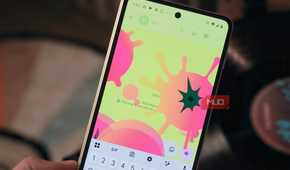 Expressive animations on the Razr Fold in the Google Messages app.