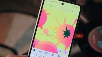 Expressive animations on the Razr Fold in the Google Messages app.