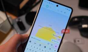 Expressive animations on the Razr Fold in the Google Messages app.