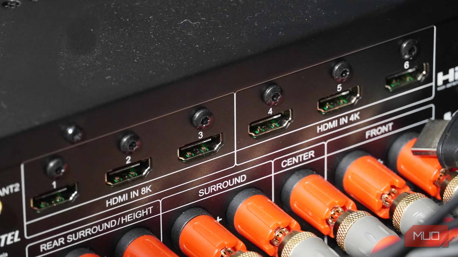 يجب عليك دائمًا استخدام منافذ HDMI بدقة 8K، حتى لو لم يكن لديك تلفزيون بدقة 8K يجب عليك دائمًا استخدام منافذ HDMI بدقة 8K، حتى لو لم يكن لديك تلفزيون بدقة 8K