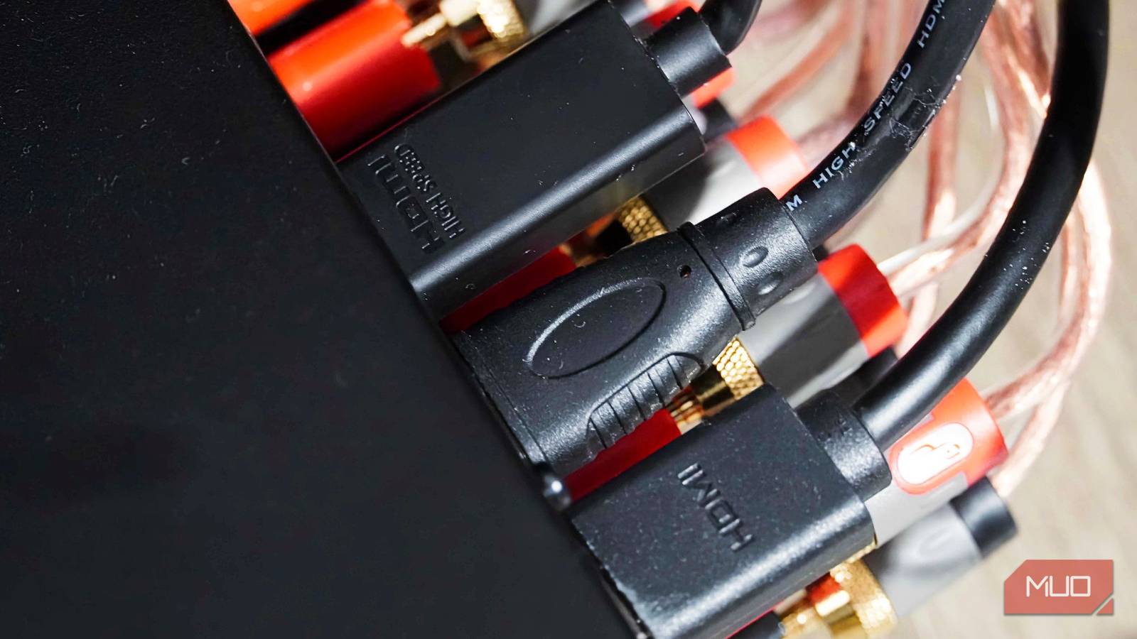 ليست كل كابلات HDMI متساوية، وعادةً ما تكون الكابلات الباهظة الثمن مضيعة ليست كل كابلات HDMI متساوية، وعادةً ما تكون الكابلات الباهظة الثمن مضيعة
