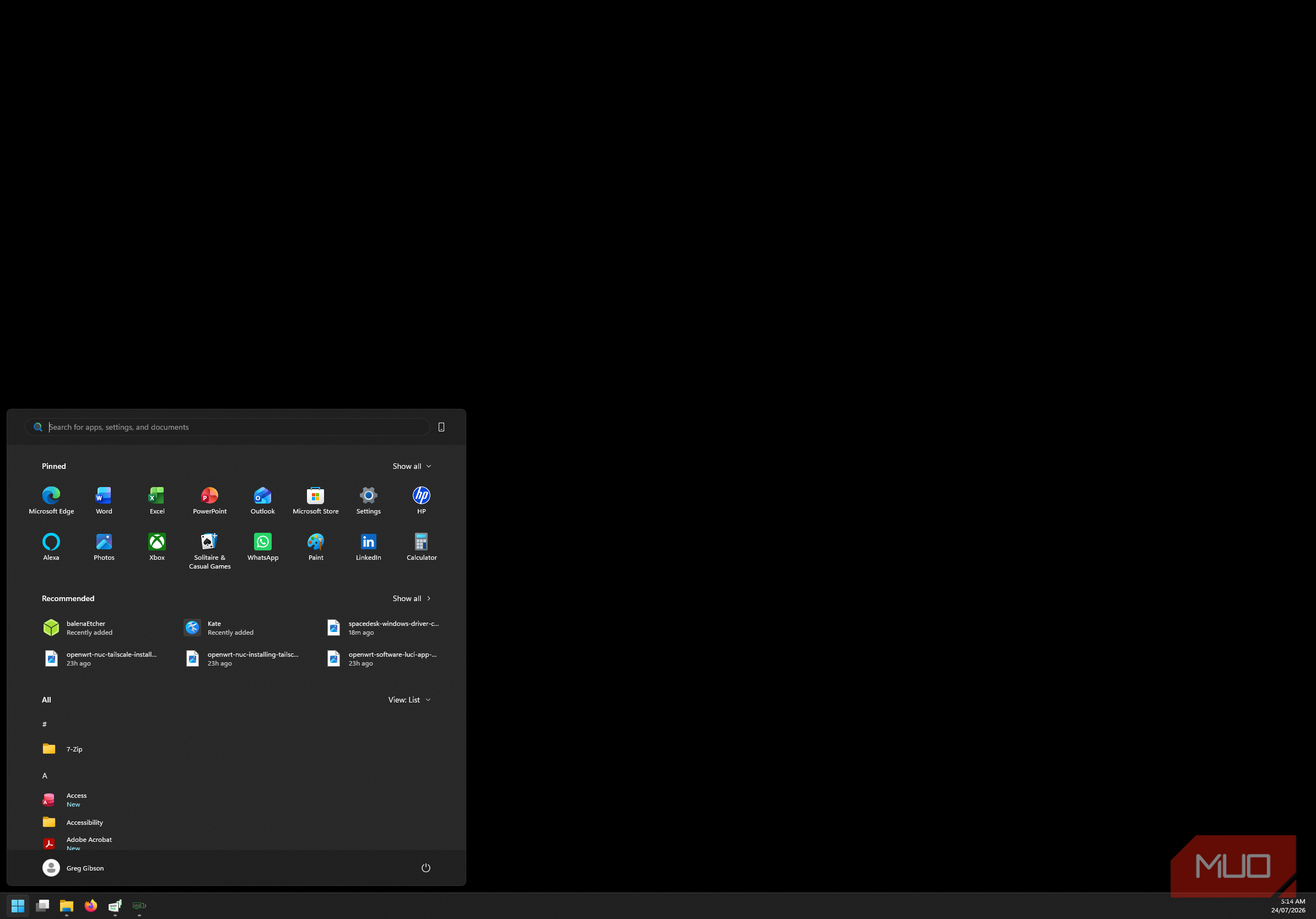 iPad Spacedesk session with extended Windows desktop and start menu