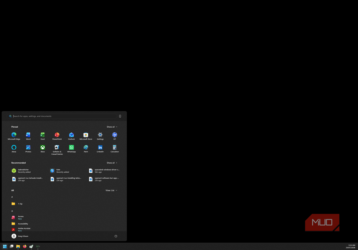 iPad Spacedesk session with extended Windows desktop and start menu