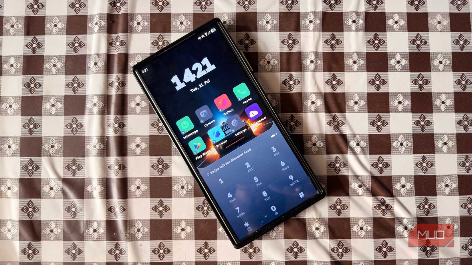 Keypad T9 launcher on a table
