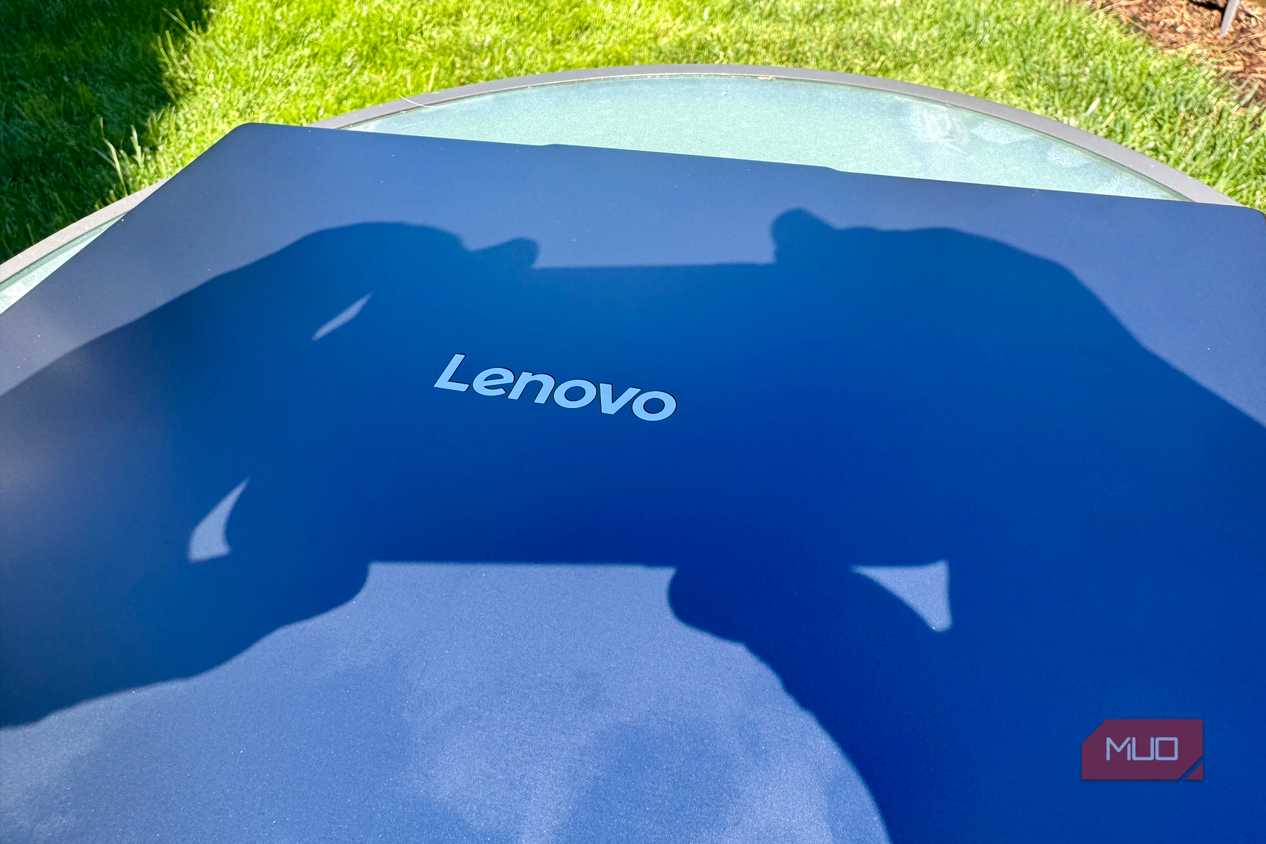 Lid closed with shadow