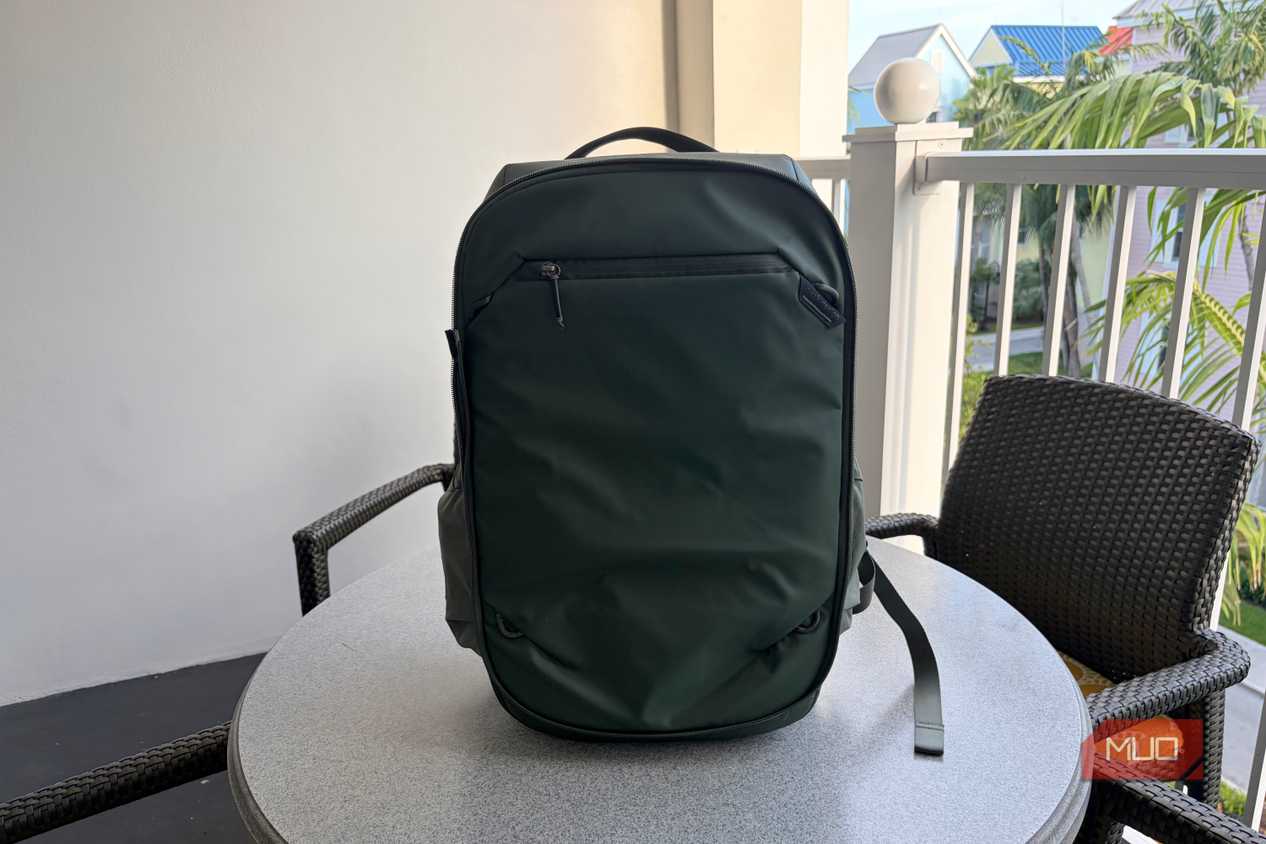 The main pack of the Peak Design 2-in-1 travel bag separately.