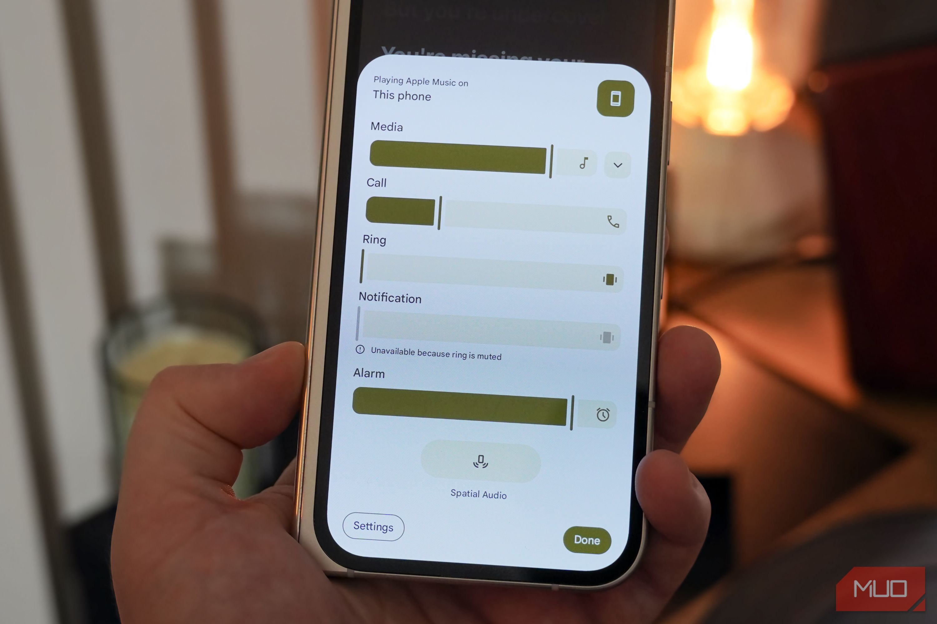 The expanded volume overlay on a Pixel phone.