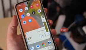 The volume overlay on a Pixel fold.