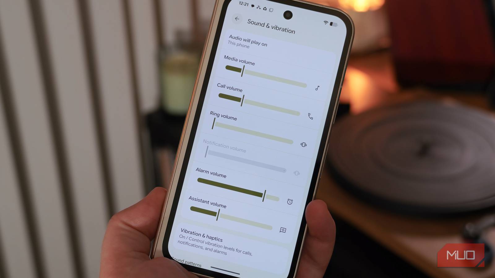 The sound and vibration page of the Pixel settings app.