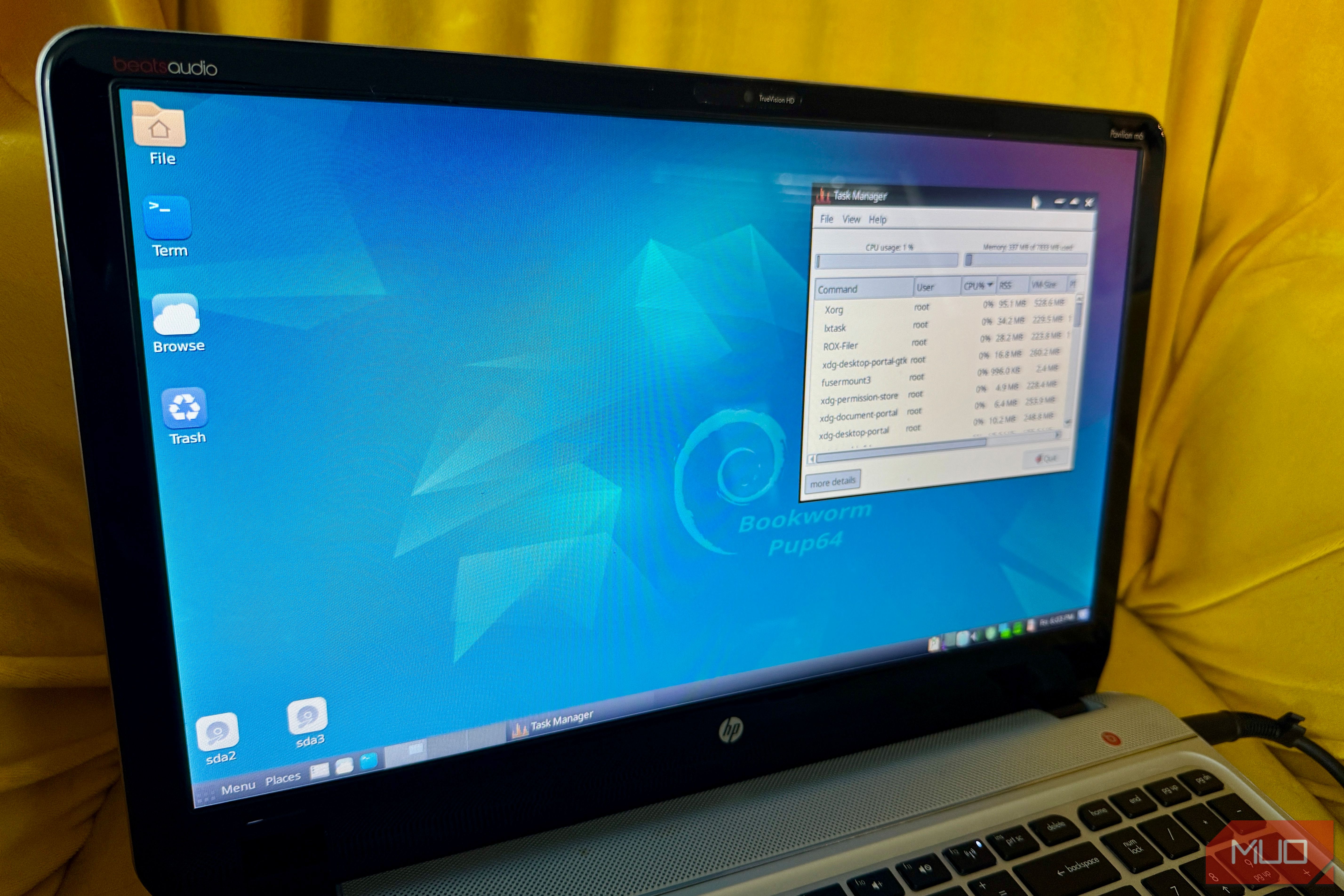 I revived a 15-year-old laptop with an OS that runs entirely in memory