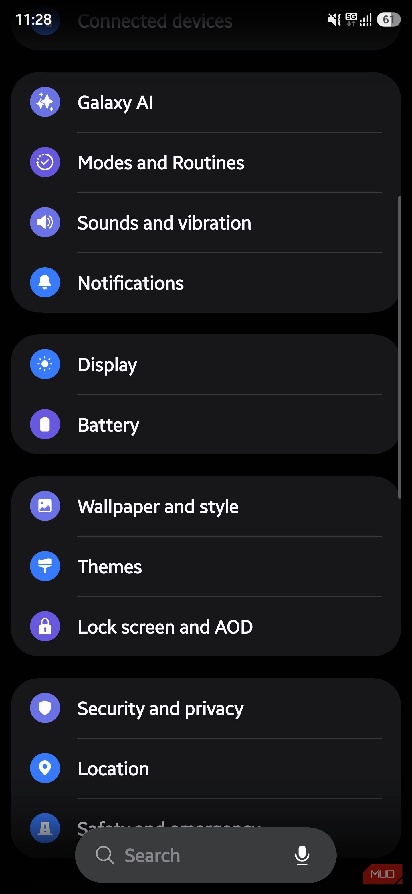Samsung settings menu highlighting the Battery option