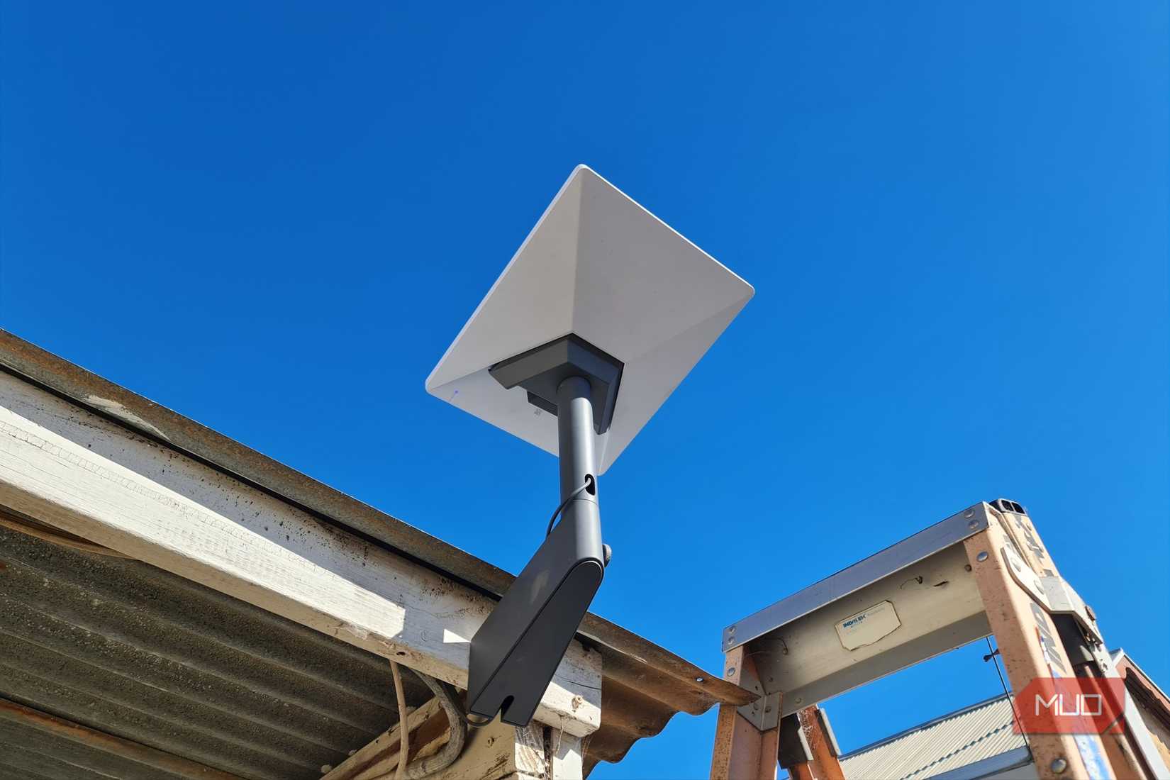 Starlink Mini phased array antenna installation in correct position after failing obstruction mapping