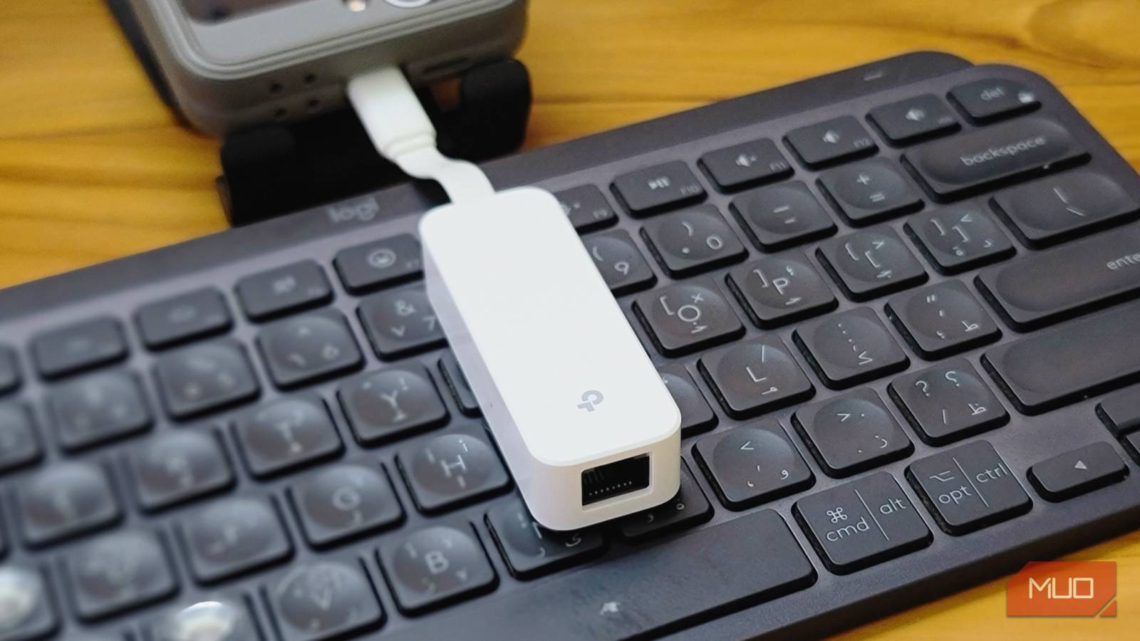 لقد أضفت محول Ethernet بقيمة 10 دولارات إلى جهاز الكمبيوتر الخاص بي، وقد أدى ذلك إلى حل مشكلات لم أكن أعلم أنني أواجهها لقد أضفت محول Ethernet بقيمة 10 دولارات إلى جهاز الكمبيوتر الخاص بي، وقد أدى ذلك إلى حل مشكلات لم أكن أعلم أنني أواجهها