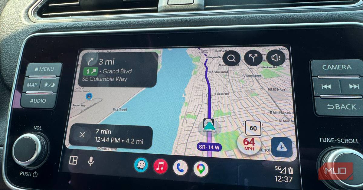 makeuseof.com - Rob LeFebvre - I switched from Google Maps to Waze in Android Auto, and I finally get it