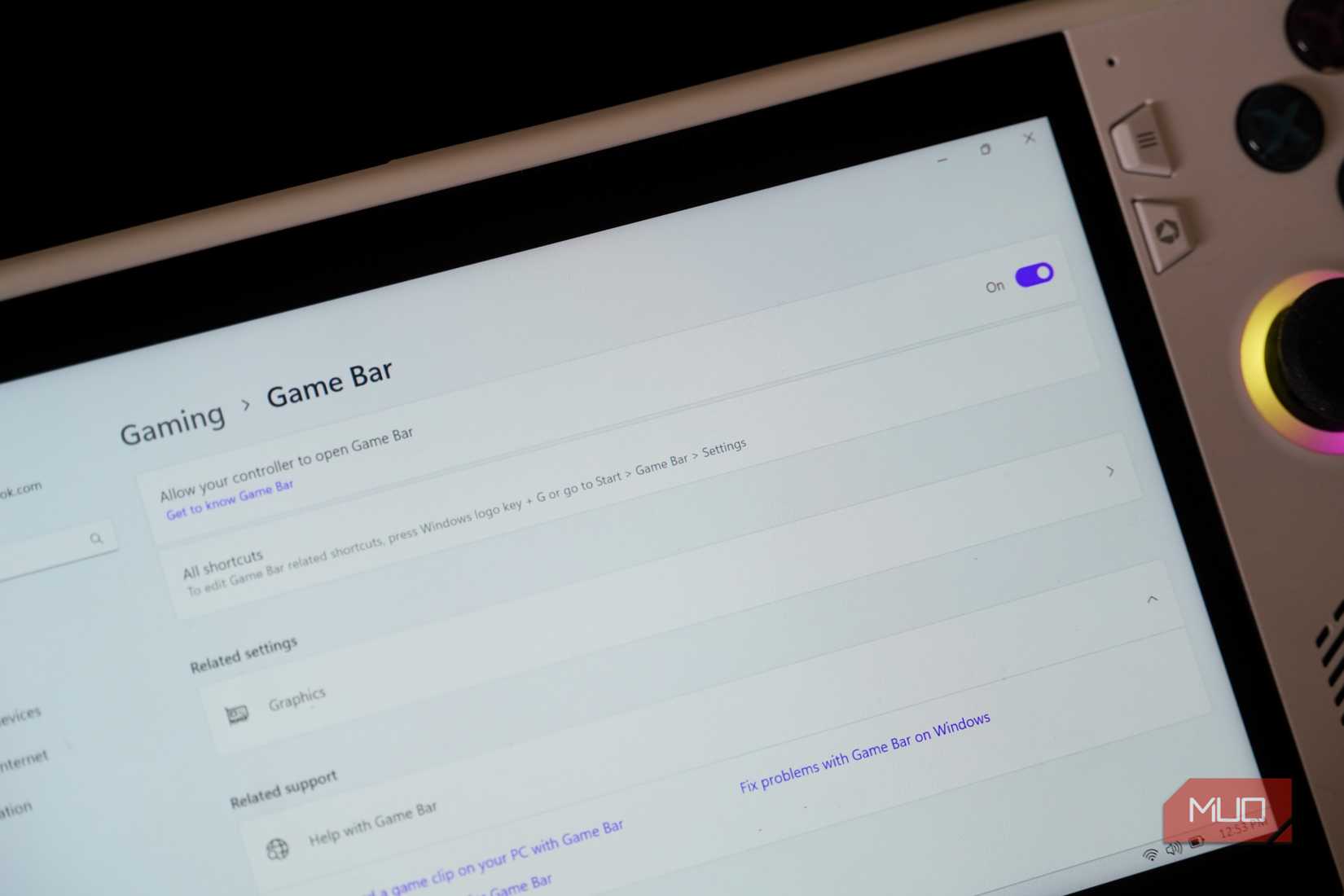 Disabling Game Bar in the Windows 11 settings app.