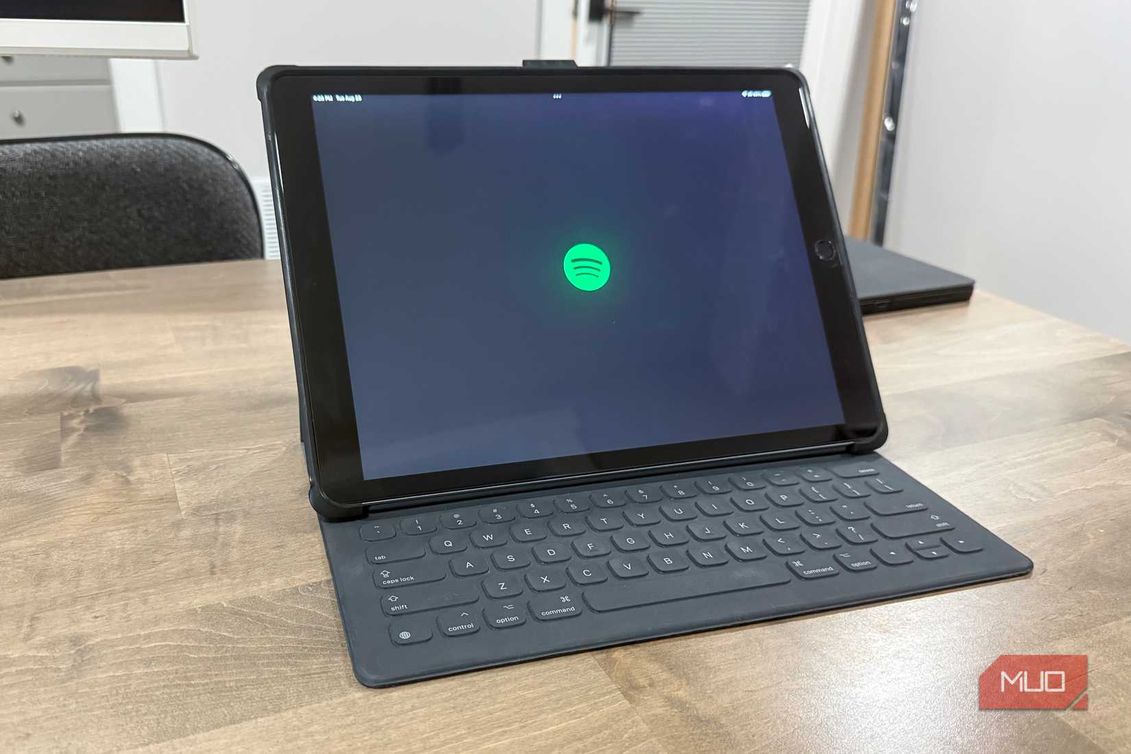 2015 ipad pro spotify loading