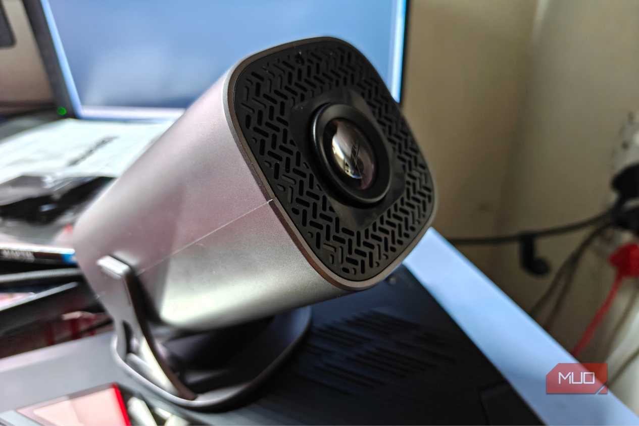 The front of the Ailkin projector
