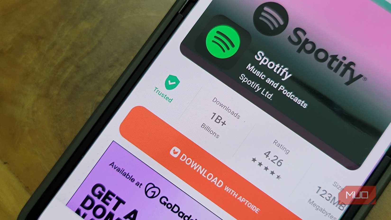 aptoide spotify app listing with download button and ratings