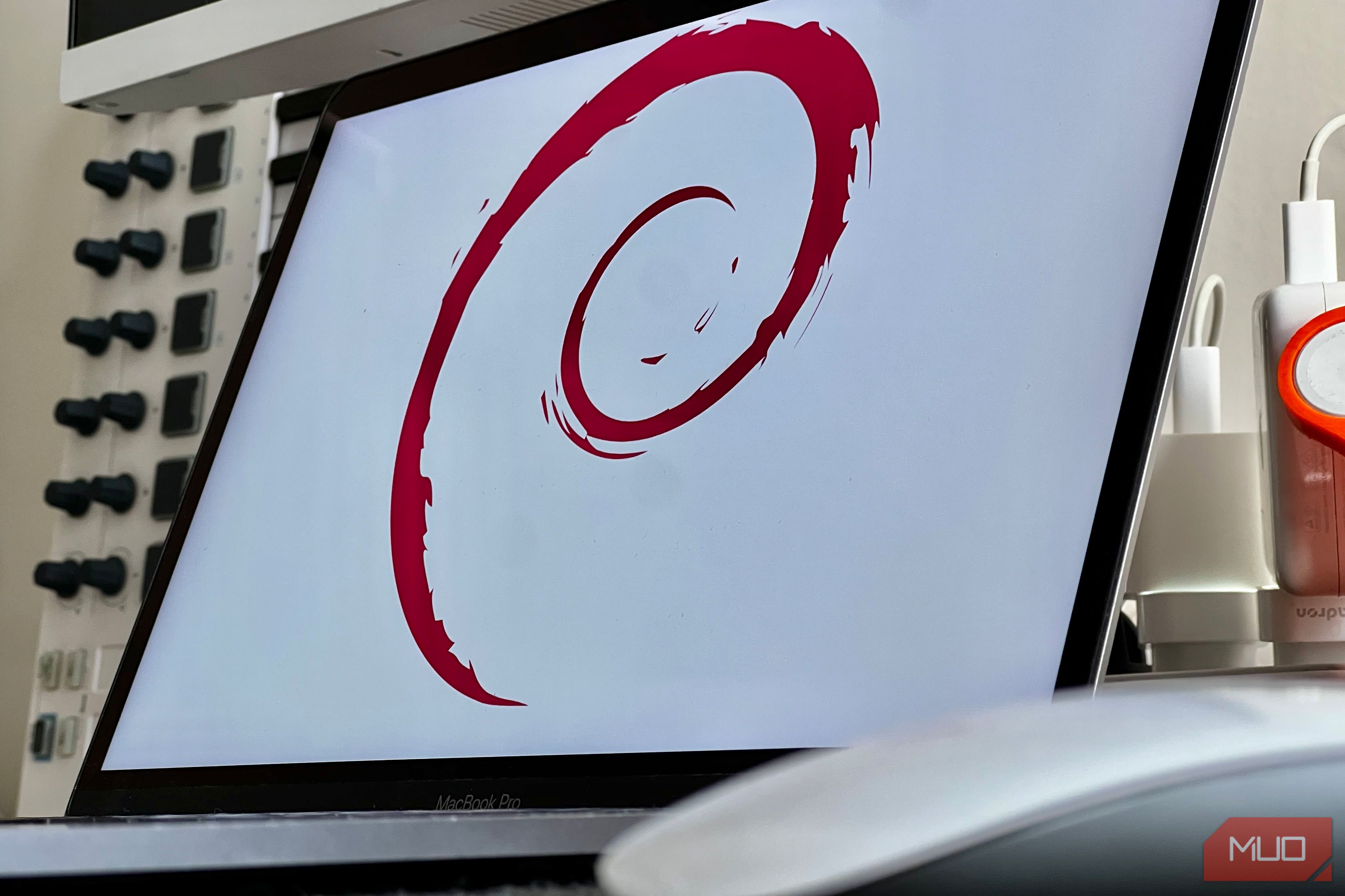 Debian Logo on Laptop