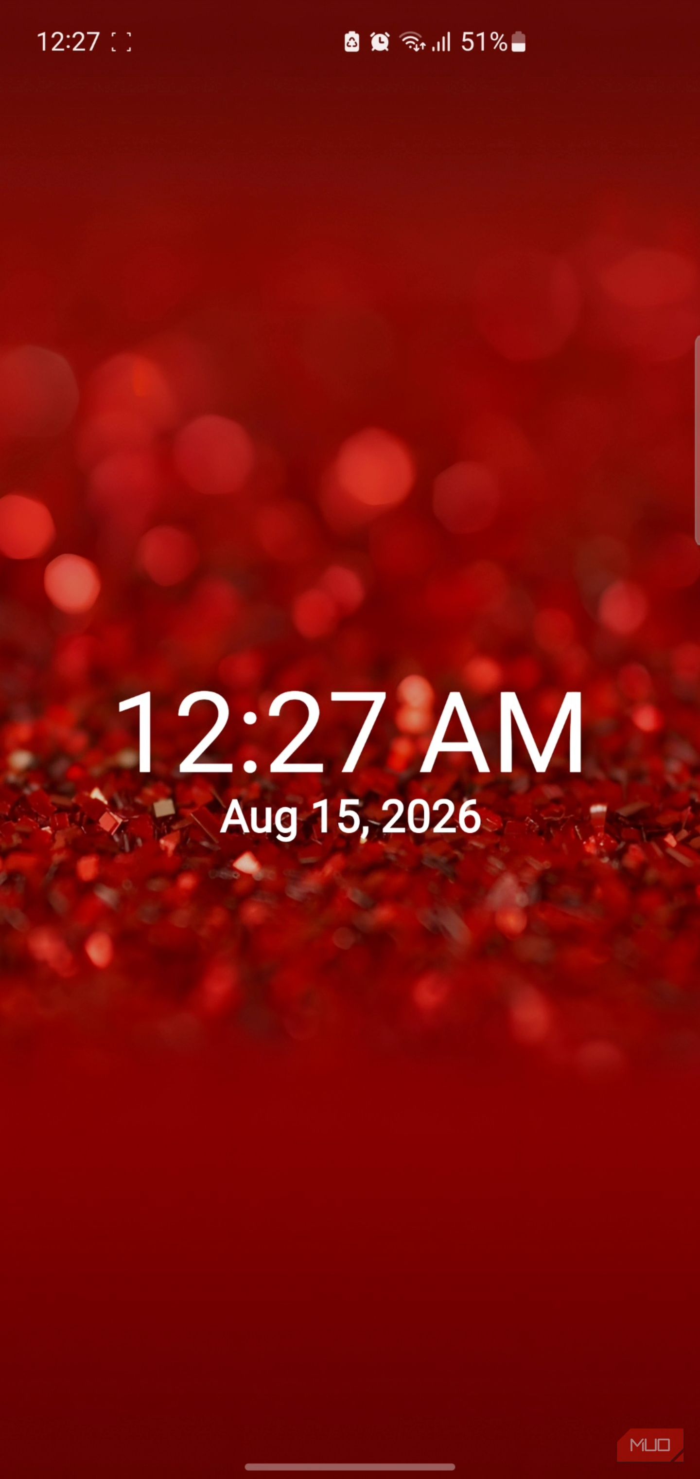 Discreet Launcher home screen showing time and date