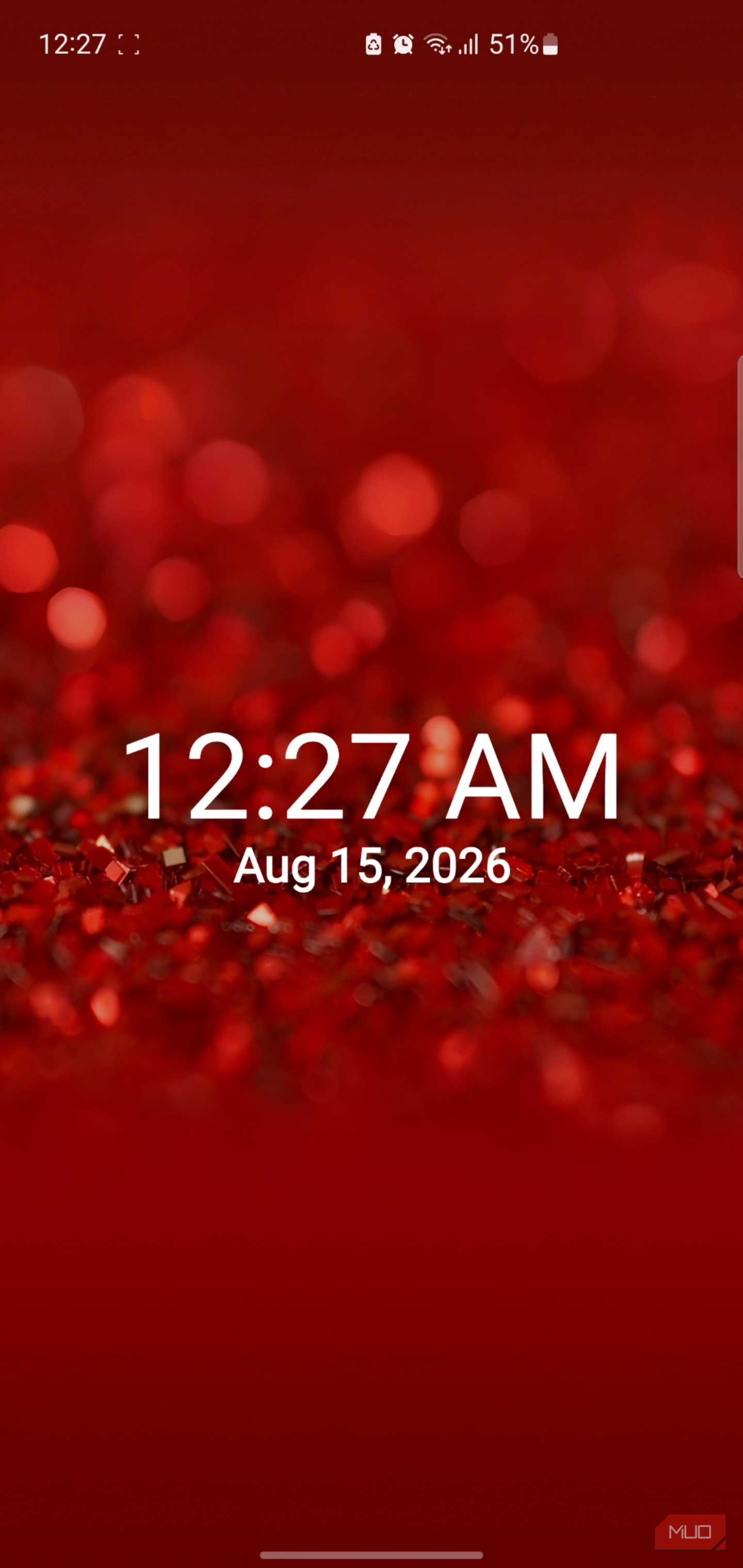 Discreet Launcher home screen showing time and date