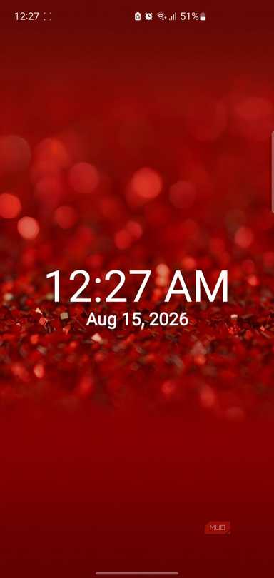 Discreet Launcher home screen showing time and date