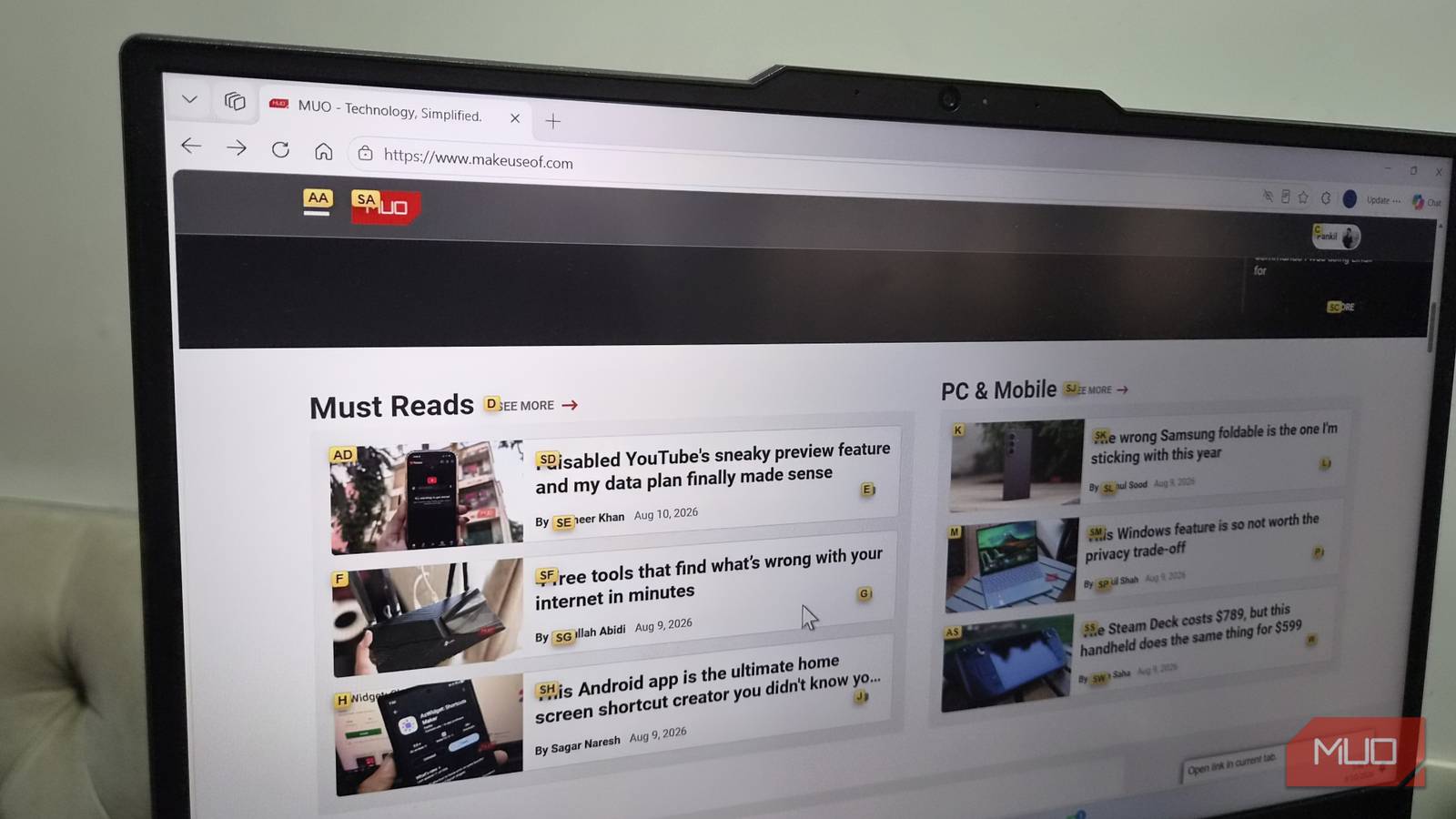 I barely touch my mouse while browsing anymore thanks to this free extension