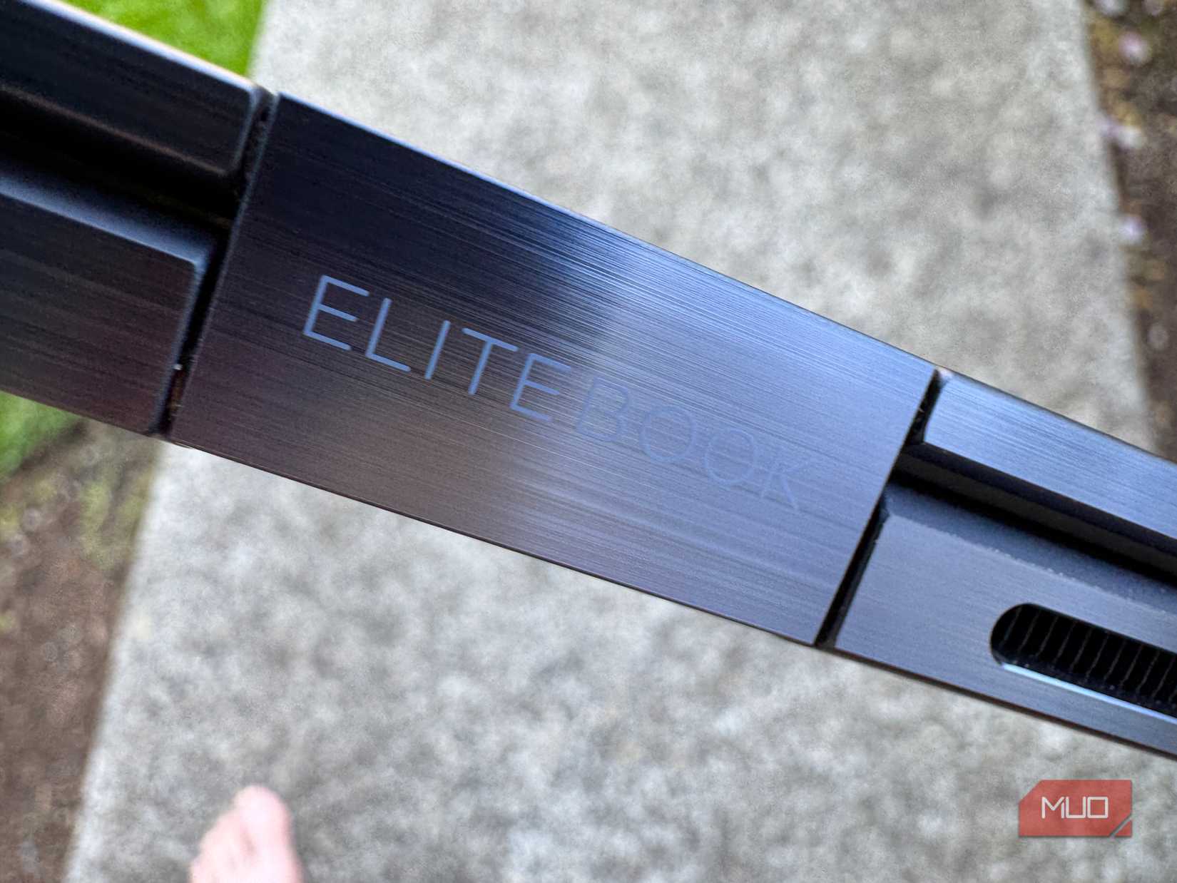 elitebook logo on hinge