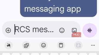 Enlarged text in Google Messages using pinch to zoom