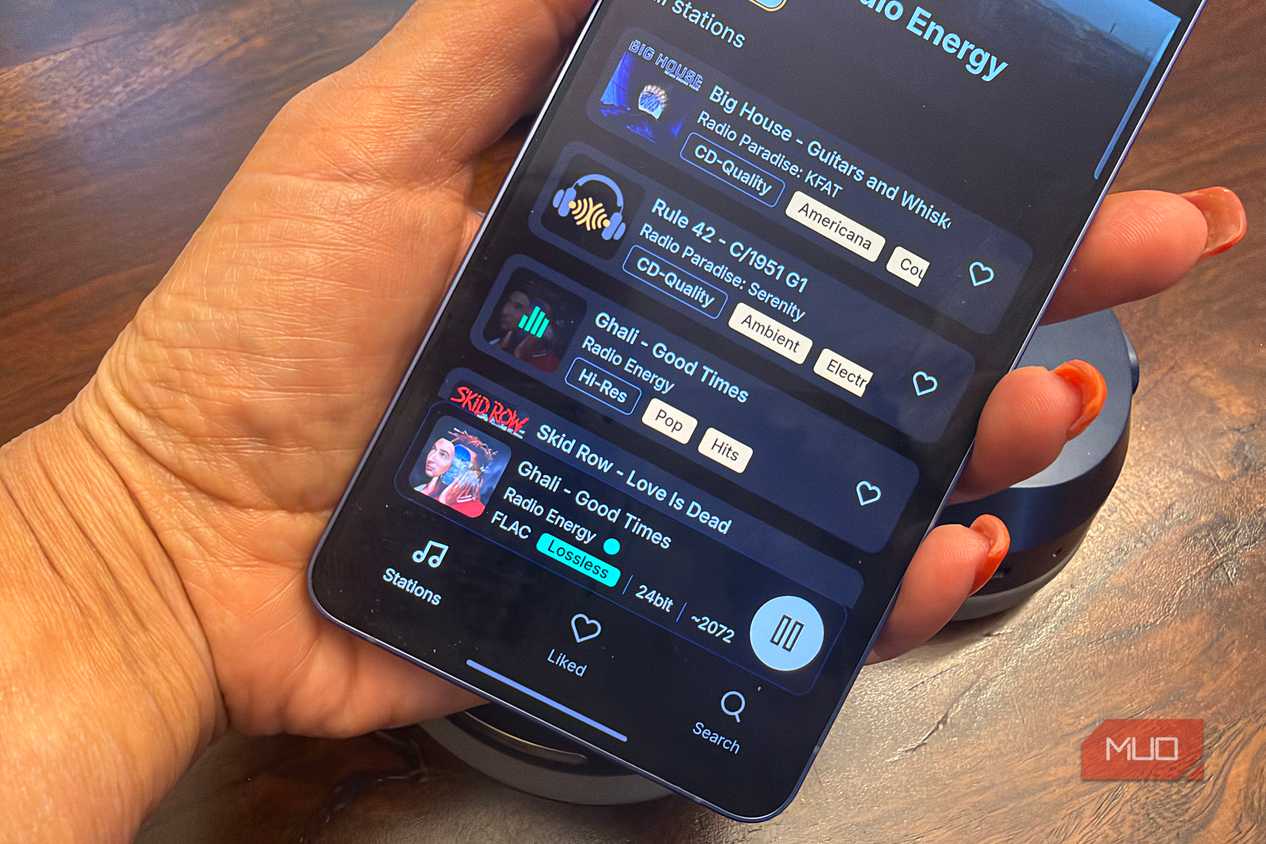 An audio file being played in FLAC Lossless quality on a Samsung Galaxy S26 Ultra in hand.