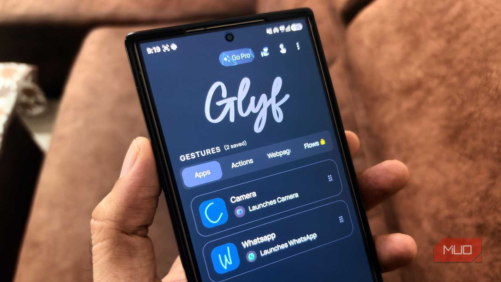 Glyf app showing two gestures set up for launching apps