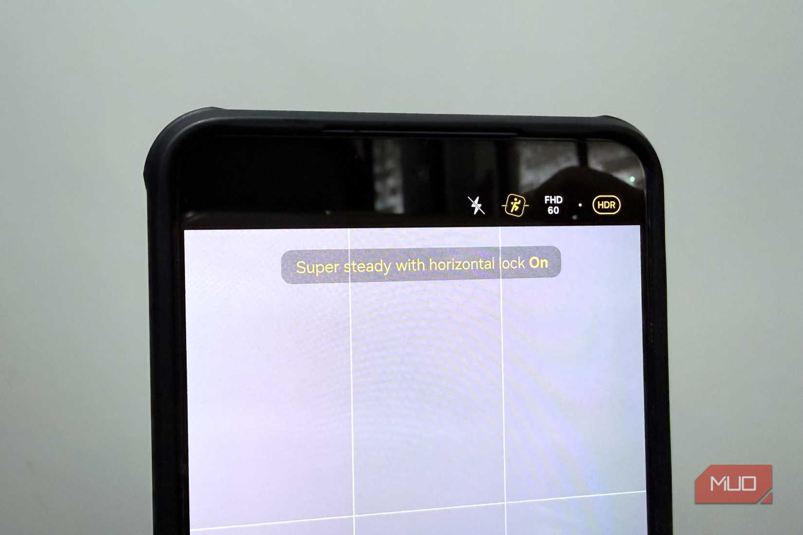 Horizontal lock in S26 camera app