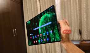 a side angle view of the galaxy s8 ultra's display