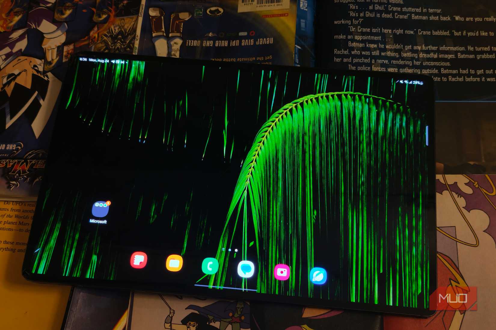 closeup of the galaxy s8 ultra's screen