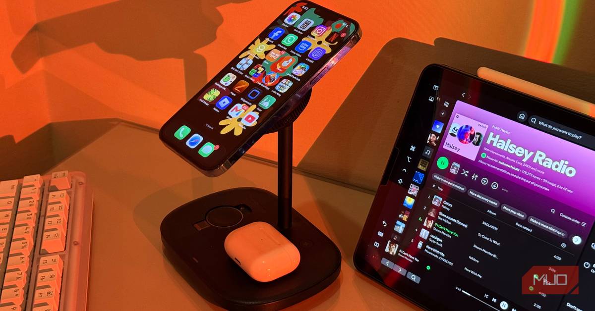 makeuseof.com - Mahnoor Faisal - I bought a gadget for my nightstand on a whim and it's the one thing I'd never give up