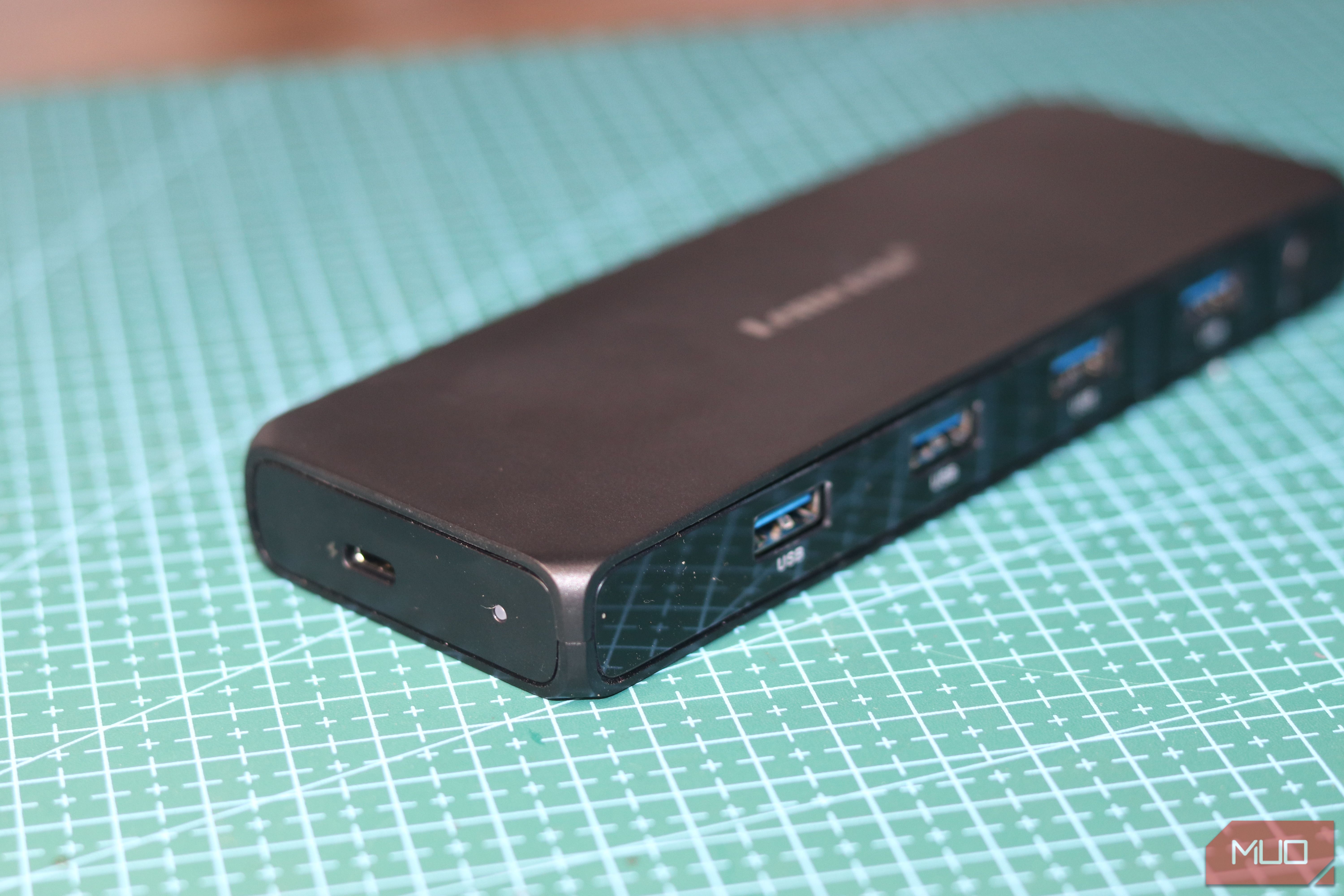 Lemorele hub power input and USB input ports.