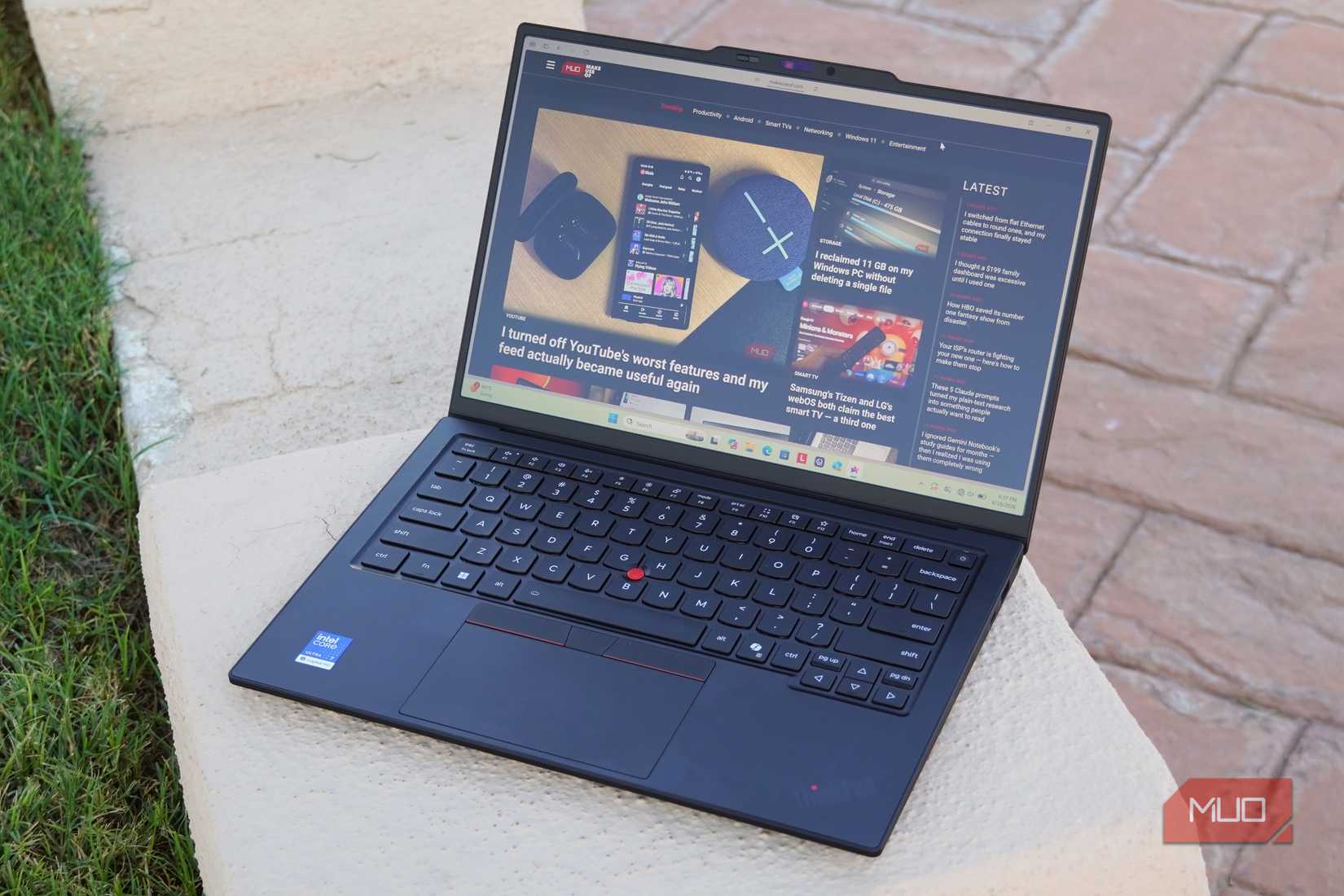 The The ThinkPad X1 Carbon Gen 14 display with MUO open.