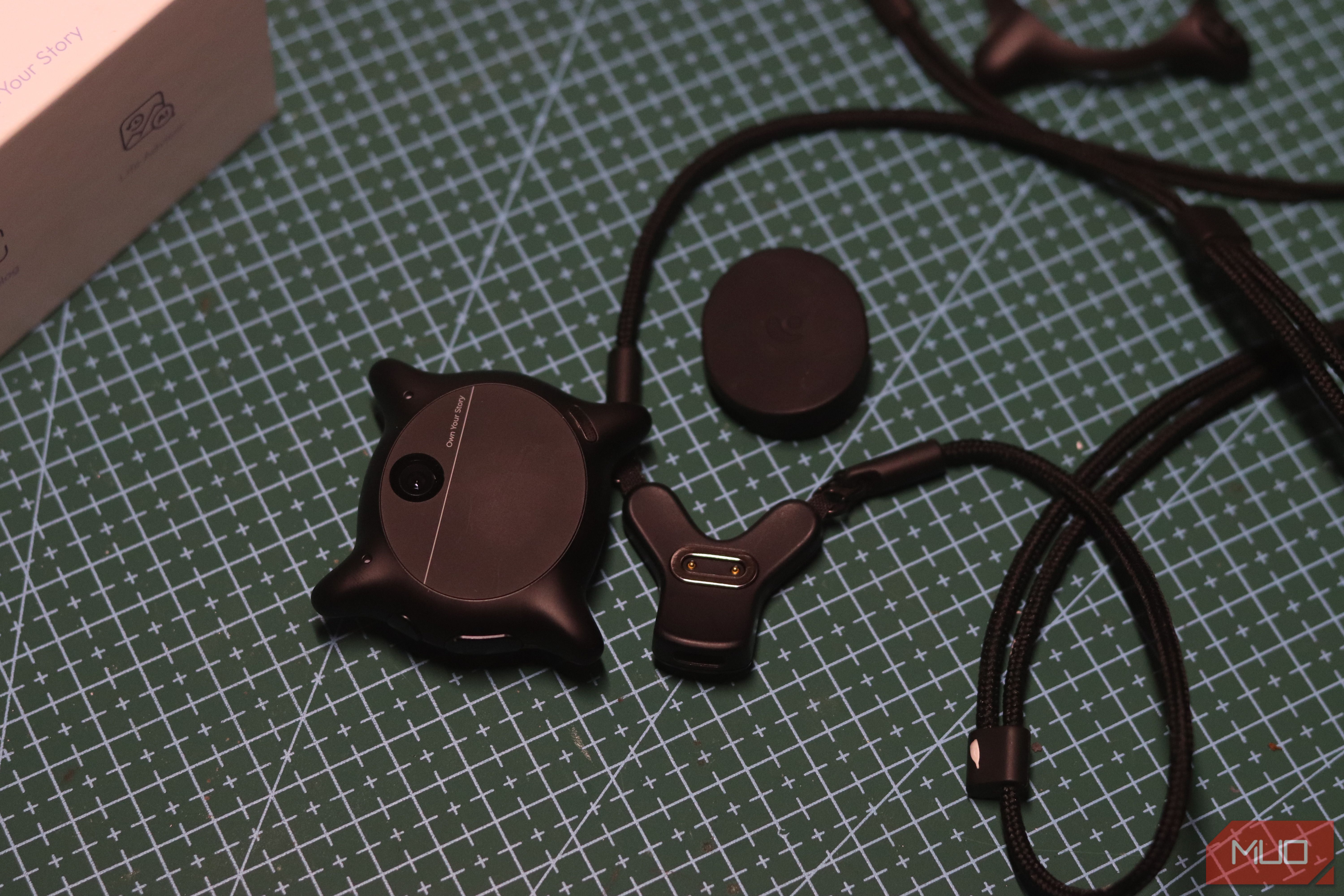 Looki L1 with accessories.