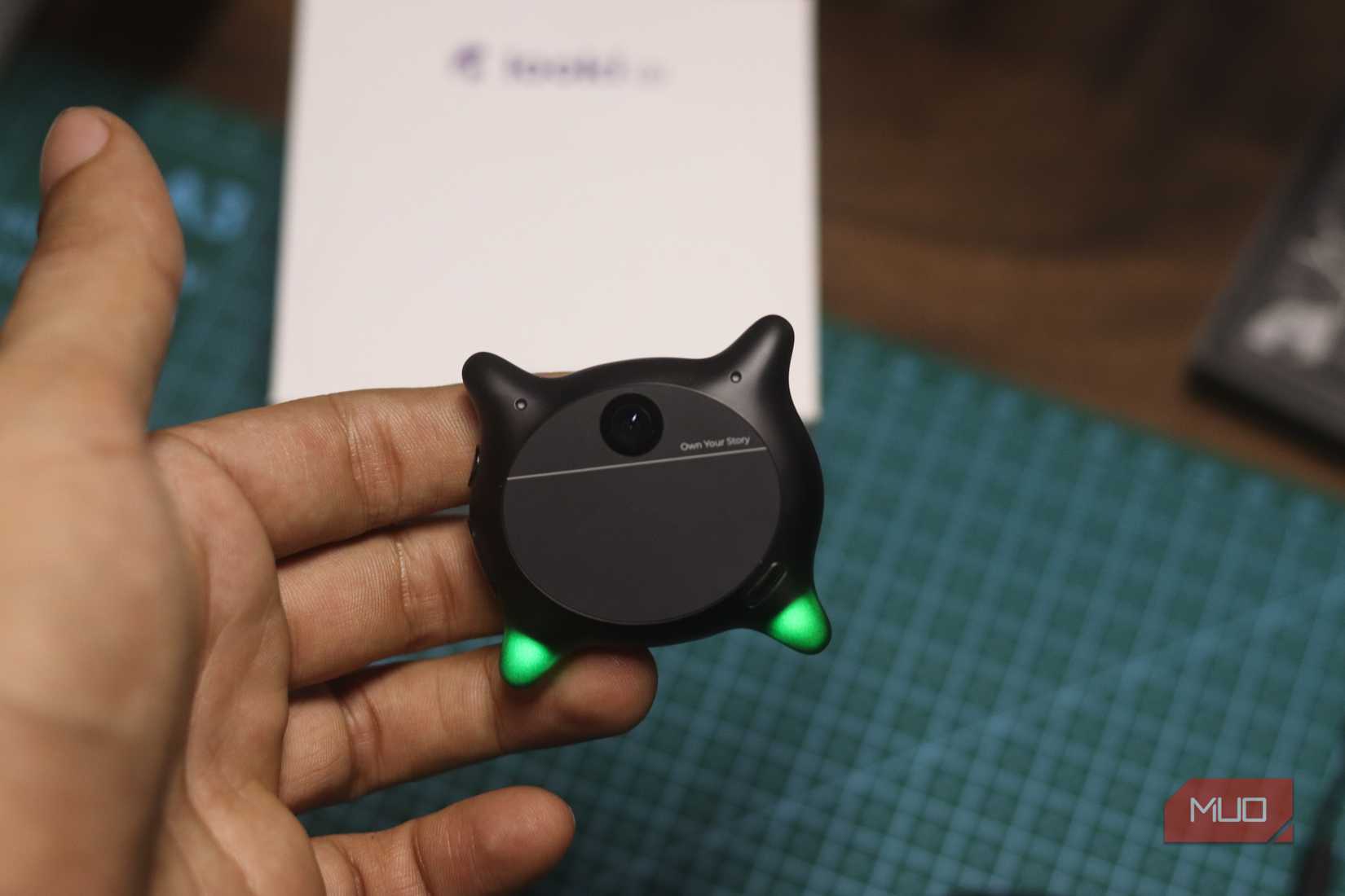 Looki L1 with green lights.