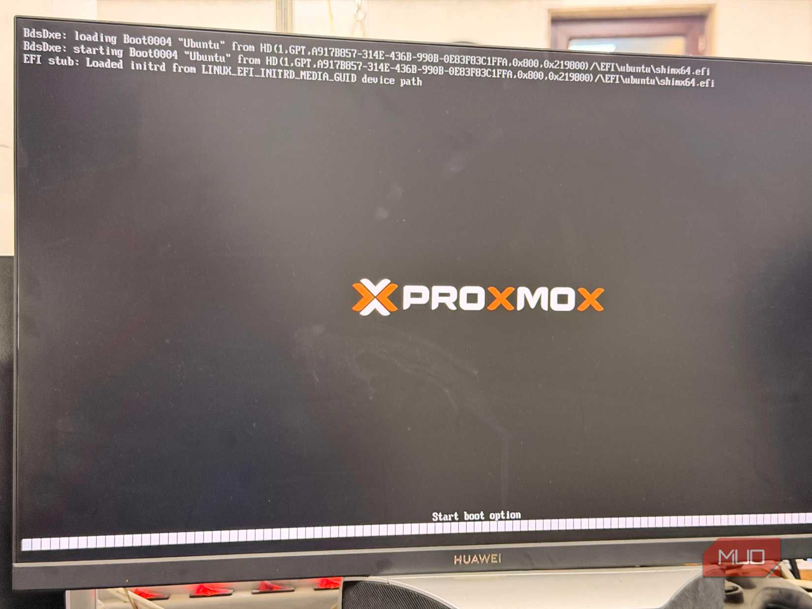 Proxmox server booting on a monitor