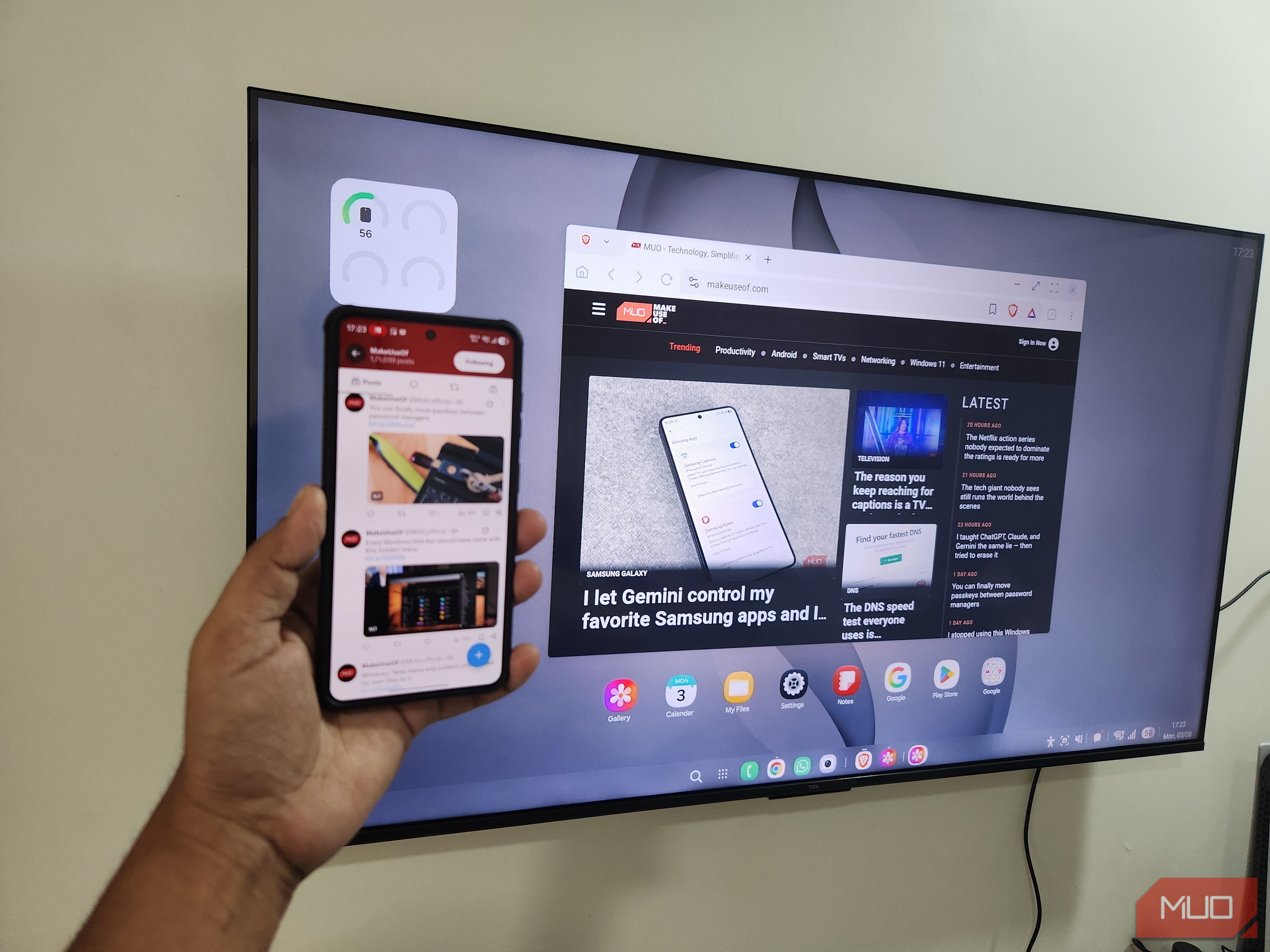 Samsung DeX on TV and Galaxy S26 phone in hand